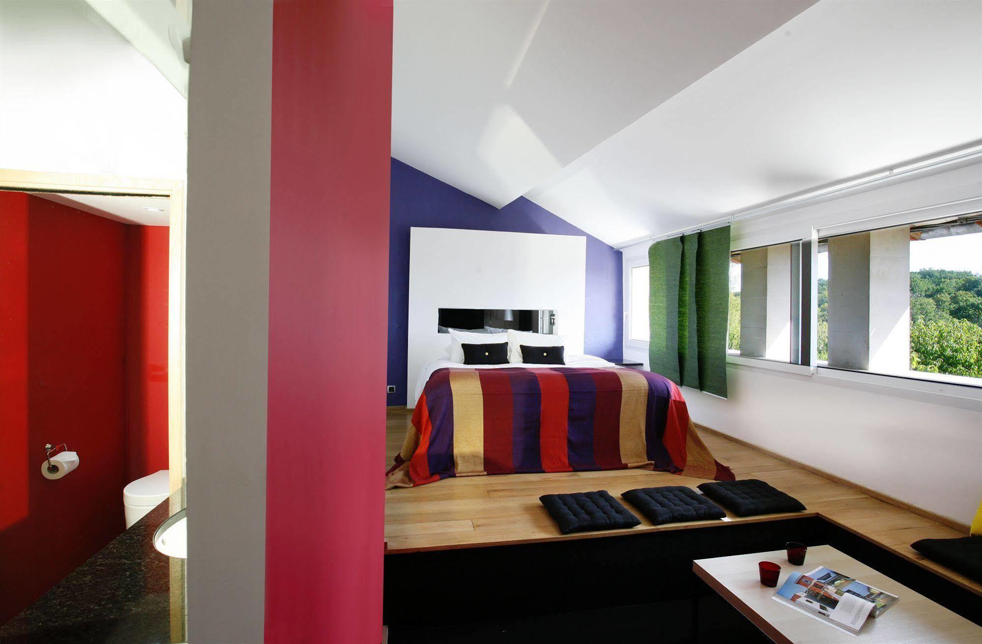 Design Hotel Des Francs Garcons Saint-Sauvant  Exterior photo